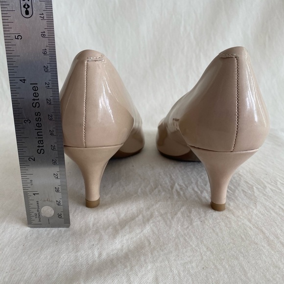 Beige pointed toe kitten heel pumps - Picture 5 of 9